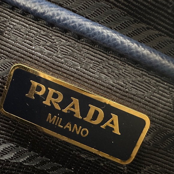 Prada mini  saffiano camera bag - Picture 2 of 16